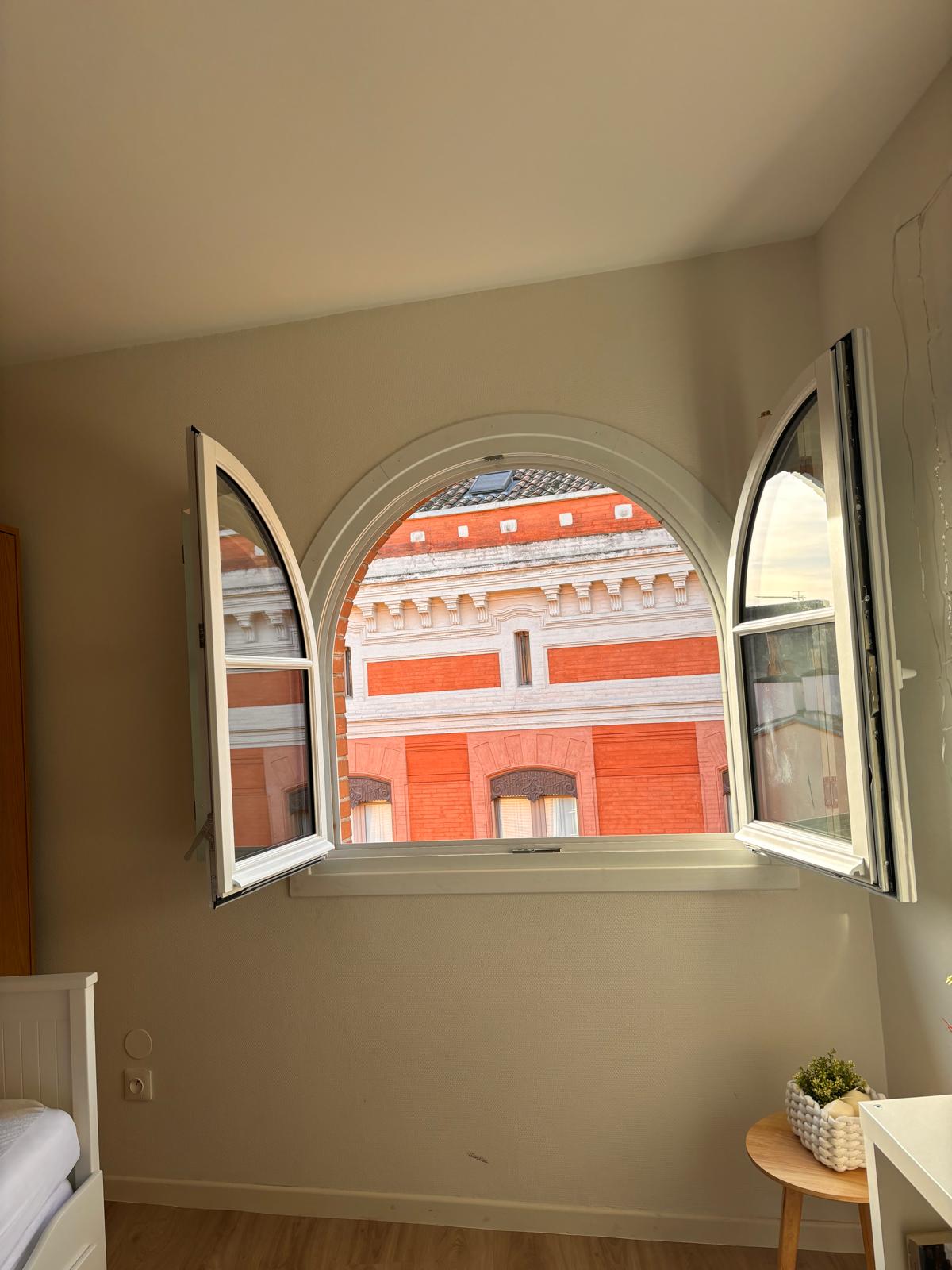 photo d'une fenêtre cintrée