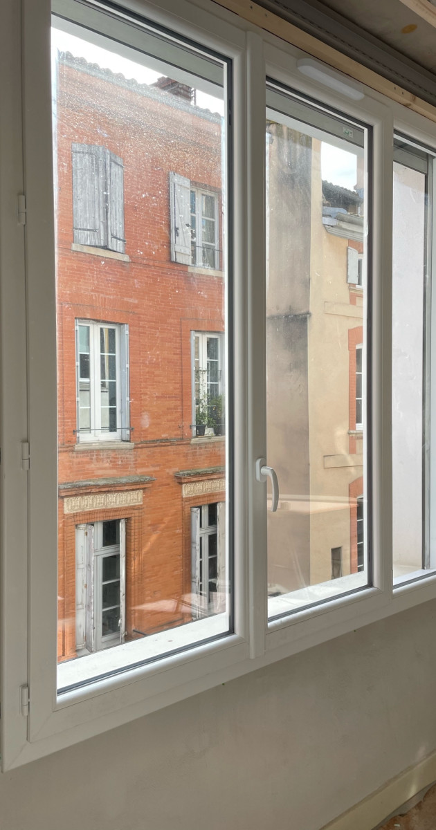 Fenêtre pour isolation phonique en centre ville OCC Fermetures — free download