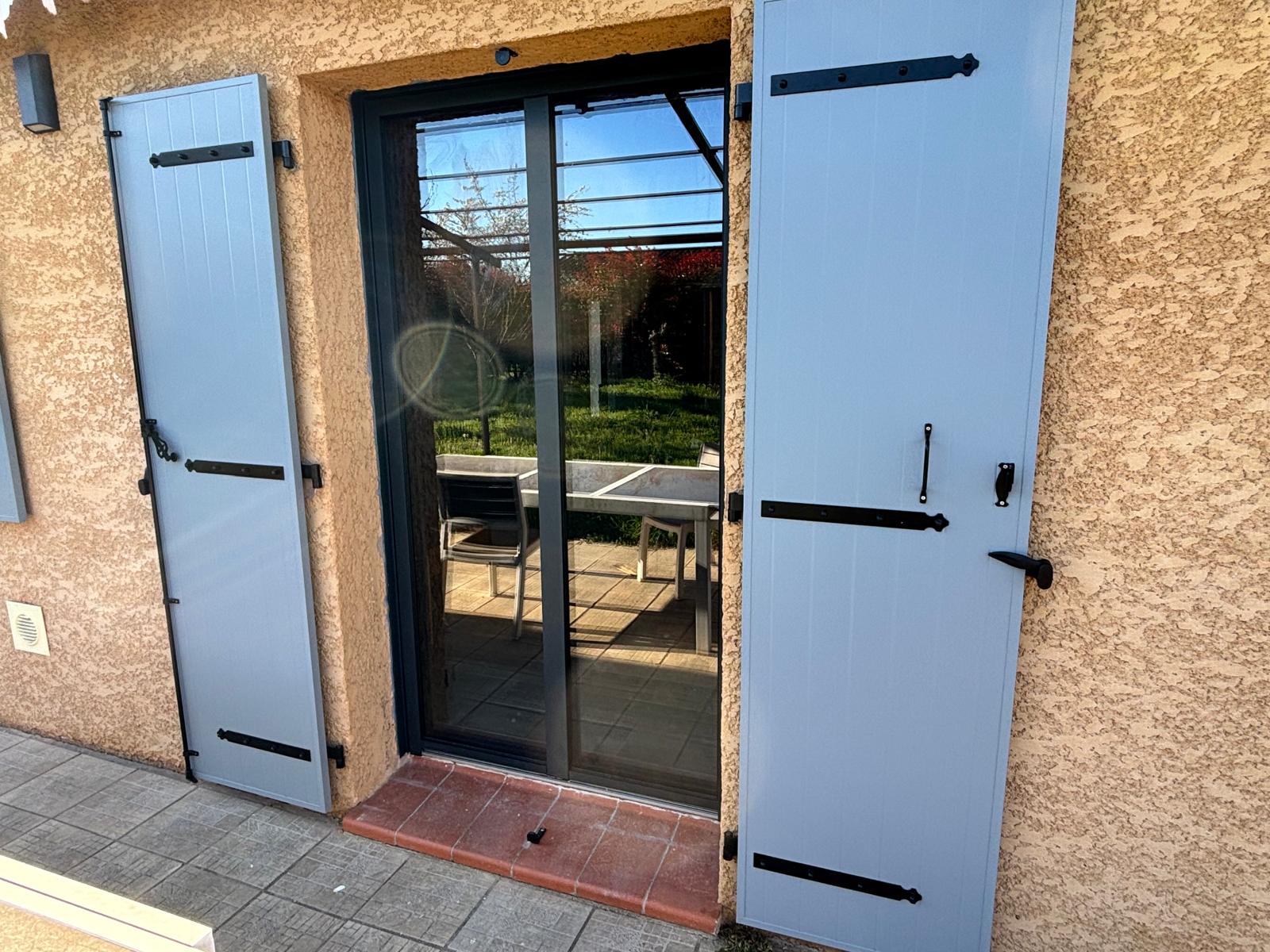 portes-fenêtres aluminium et volets battants à Toulouse
