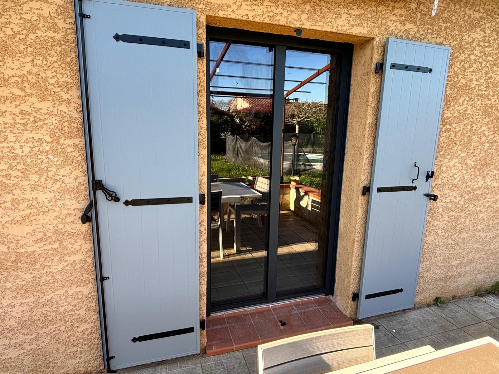 Portes-fenêtres en aluminium et volets battants à Toulouse
