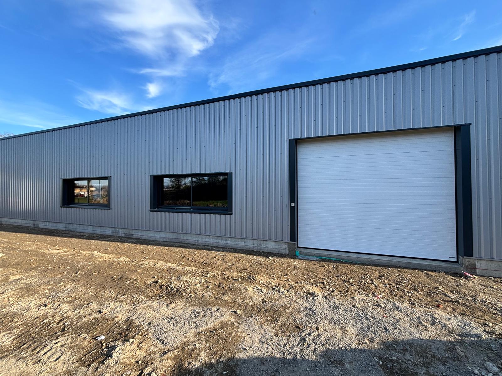 Fermeture complète d'un bâtiment industriel à Toulouse