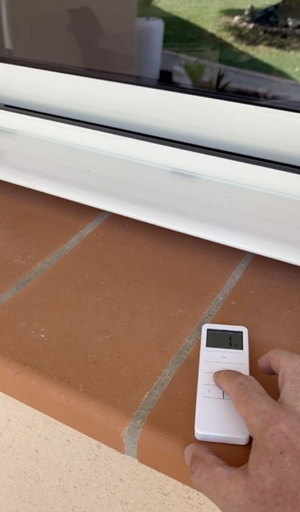 télécommande pour moustiquaire électrique à Toulouse par Occ'Fermetures