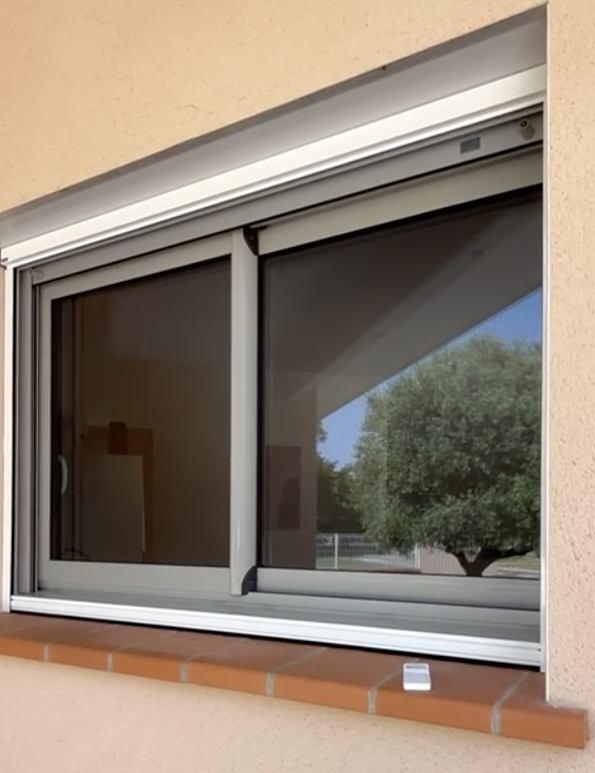 moustiquaire électrique sur fenêtre à Toulouse par Occ'Fermetures