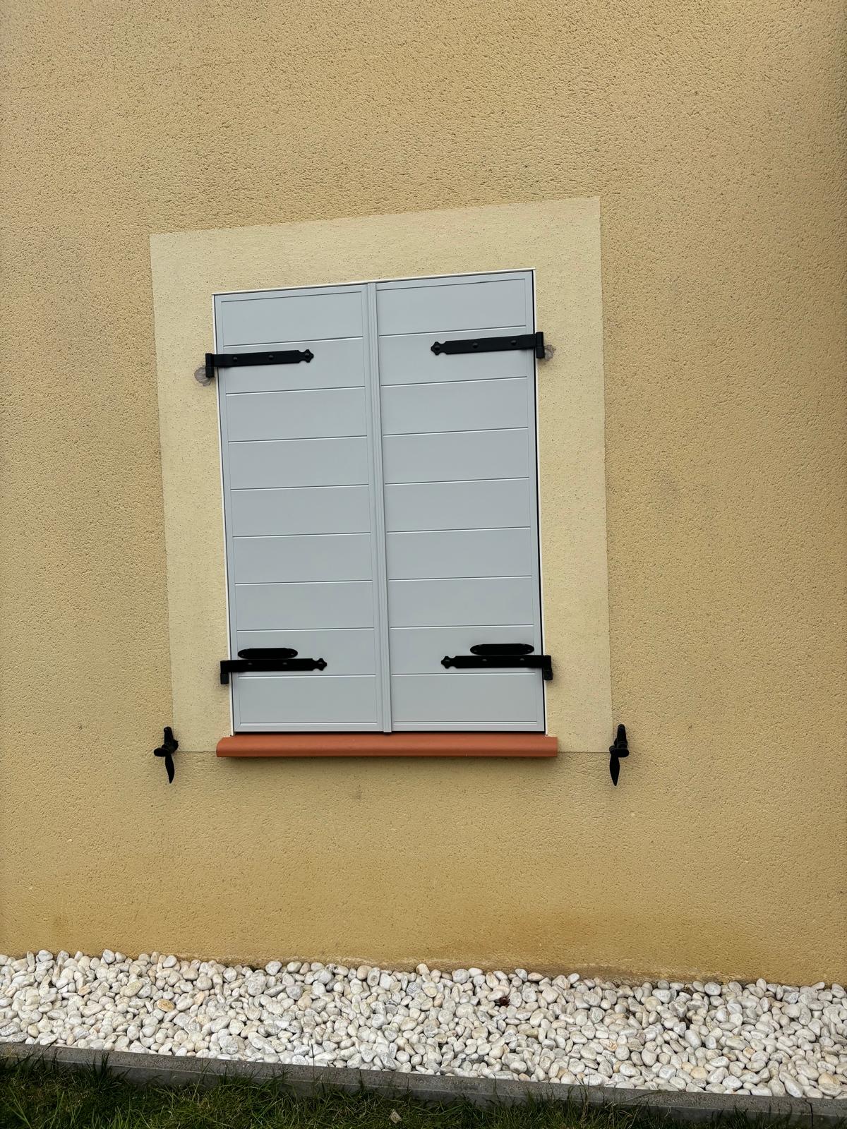 Volets battants en aluminium avec lames horizontales à Toulouse