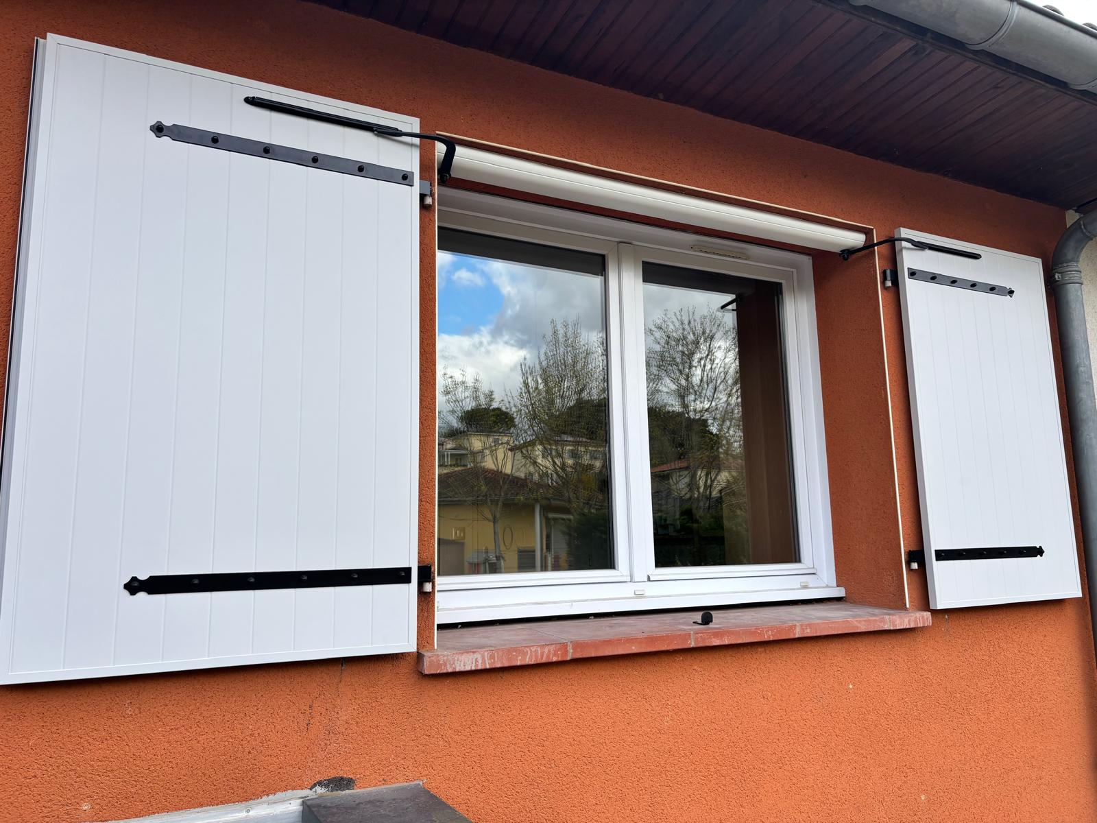 Volets battants aluminium motorisés Somfy à Toulouse