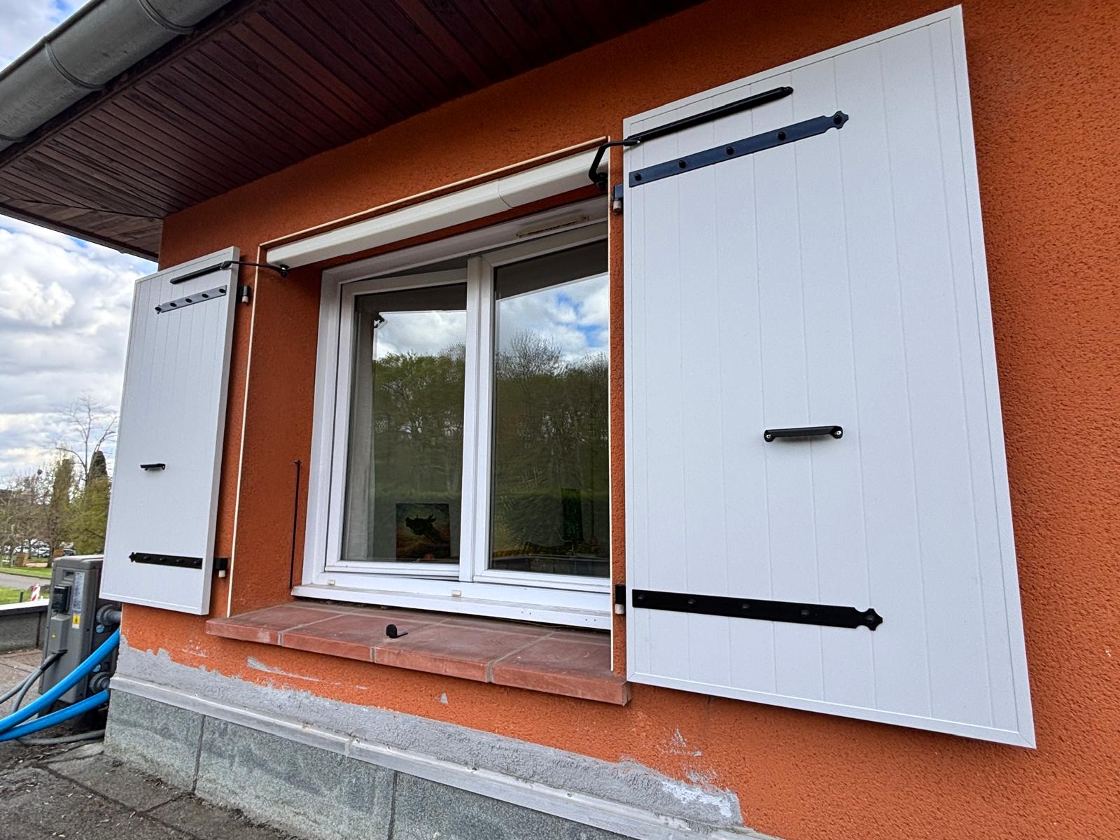 Volets battants aluminium motorisés Somfy à Toulouse